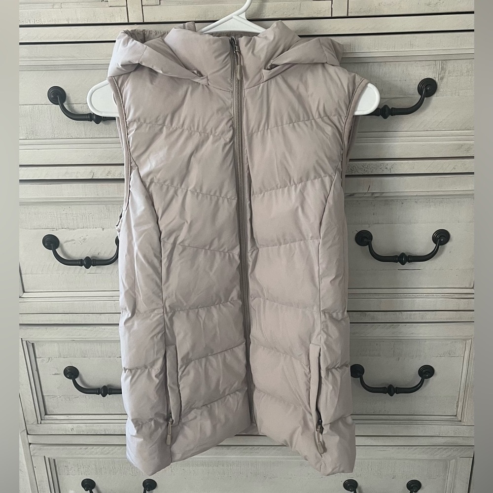 Women's Sleeveless Puffer Vest with Hood - Light Beige